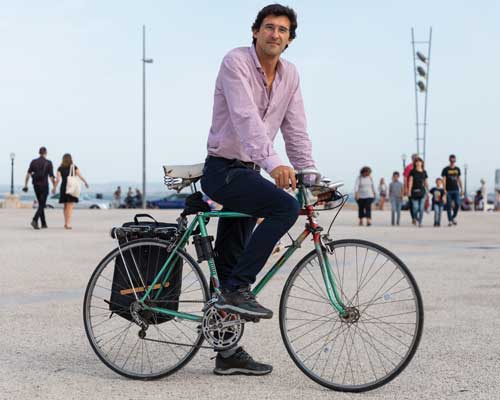 João Bernardino, criador dos comboios de bicicleta, realça: “Em 2010, comecei a usar a bicicleta na viagem para o trabalho. Era imbatível. Na altura, em Portugal, ninguém encarava a bicicleta como meio de transporte”.
